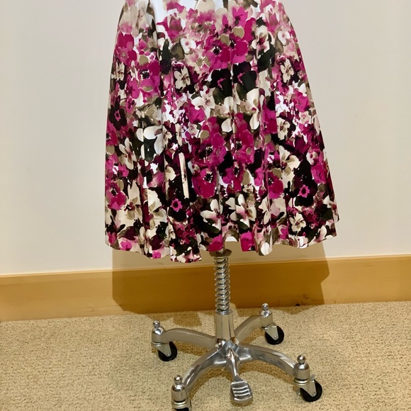 🌺White House Black Market Floral Fit & Flare - Picture 11 of 13